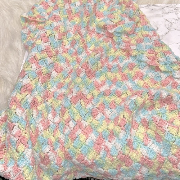 Small handmade crochet baby blanket vintage - Picture 3 of 3